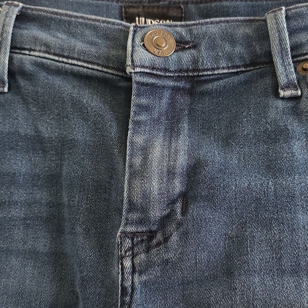Hudson Amber Raw Edge Hem Jean Shorts Size 29 - Picture 4 of 11